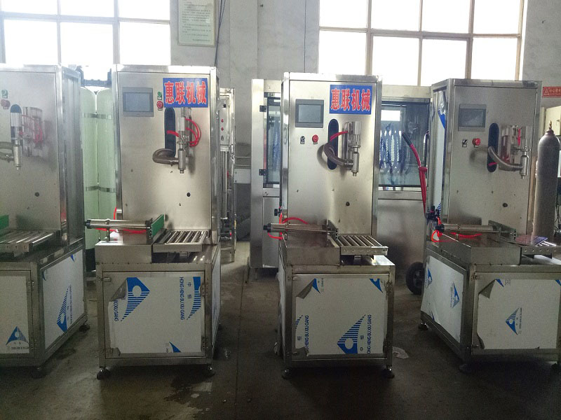 稱(chēng)重大劑量食用油灌裝機(jī)